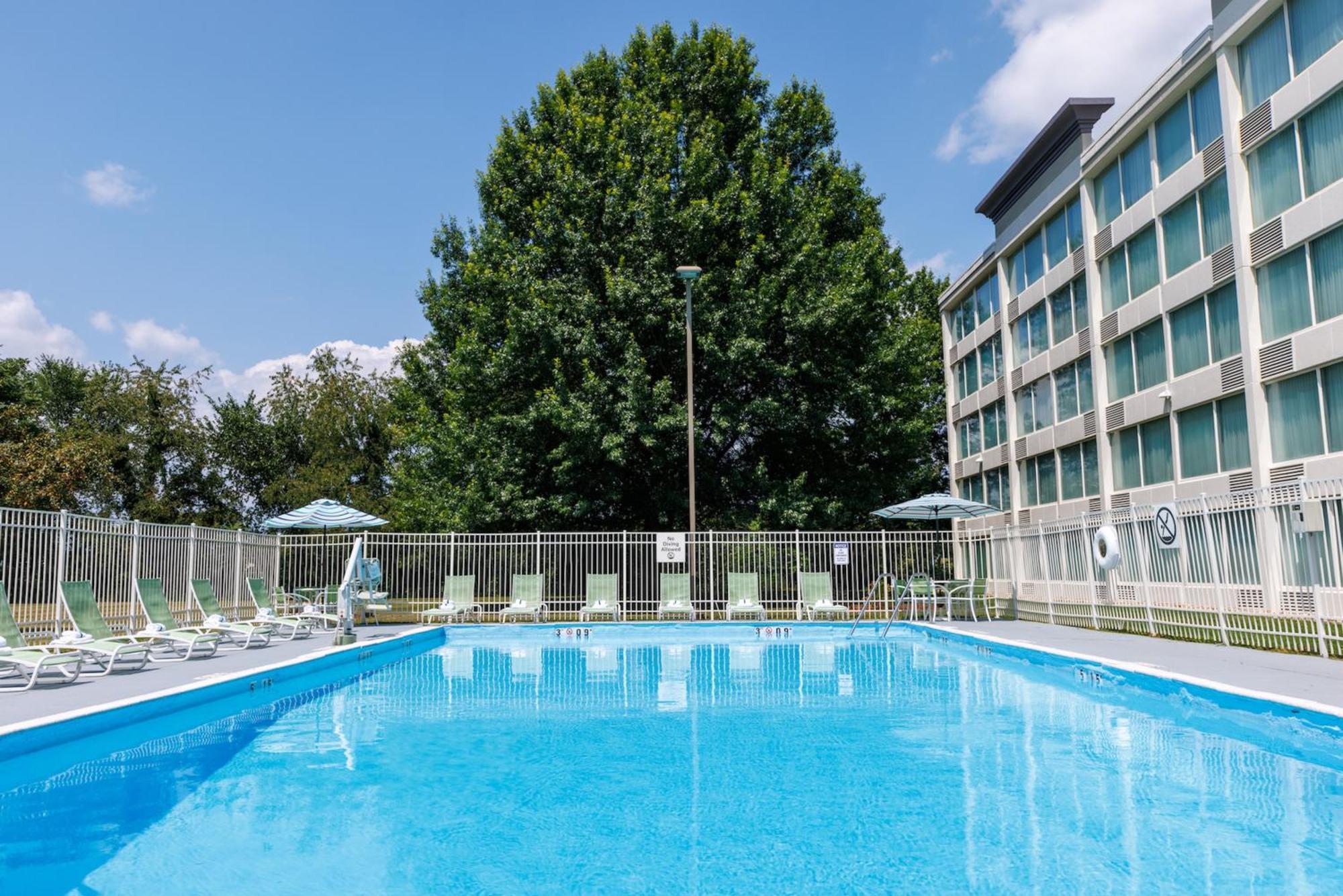 Holiday Inn Weirton-Steubenville Area Exterior photo