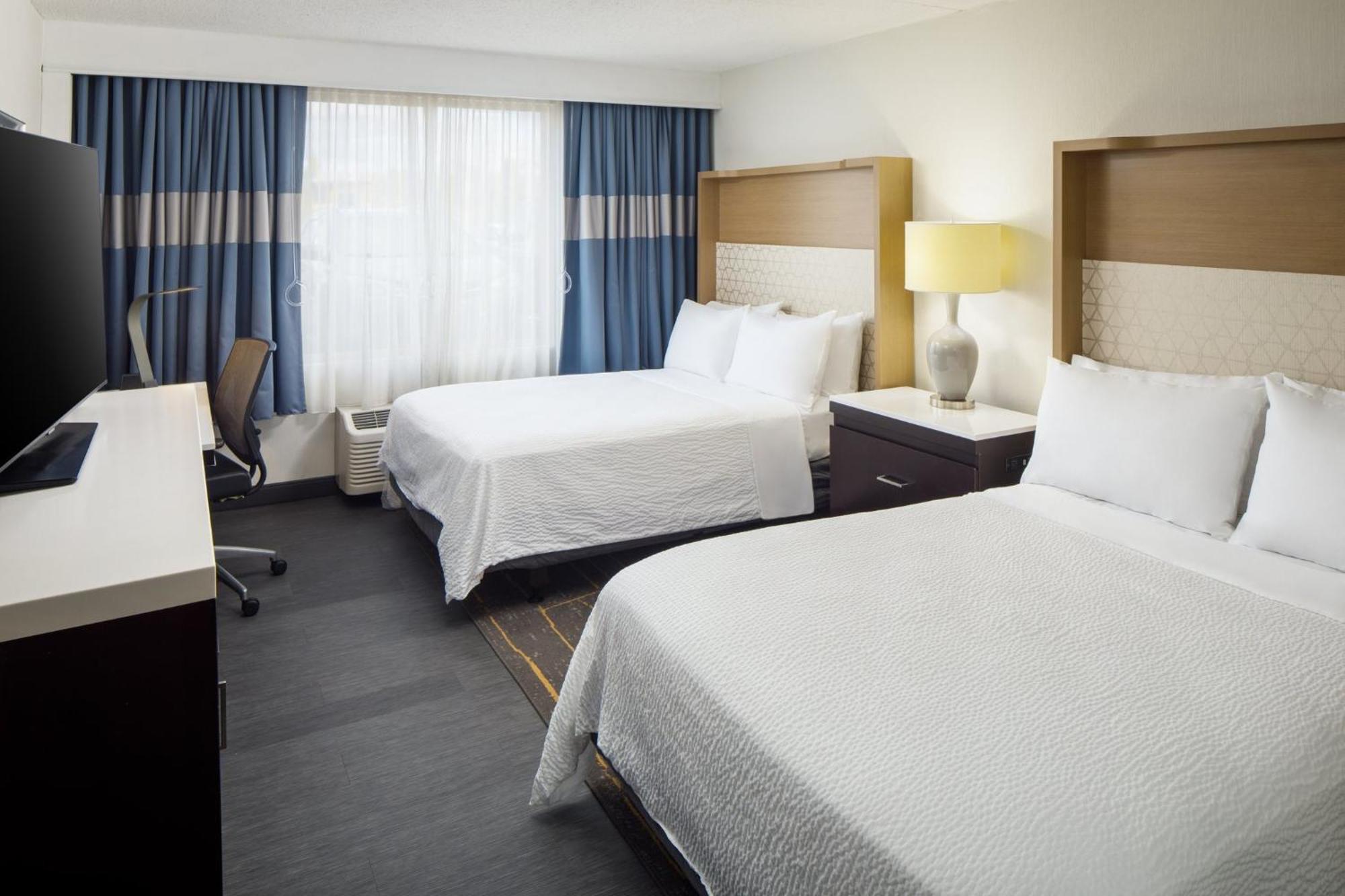 Holiday Inn Weirton-Steubenville Area Exterior photo